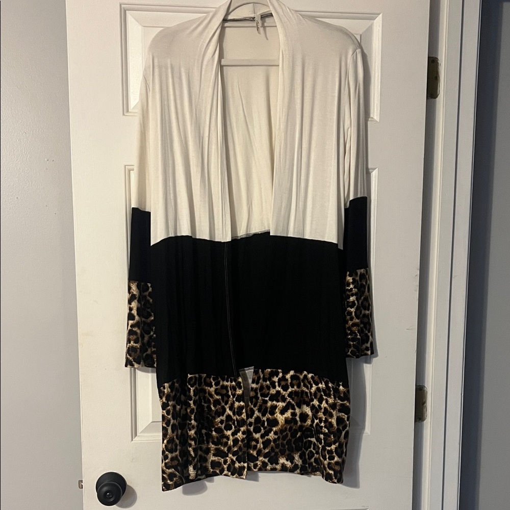 Boutique-Black and beige lightweight casual Cardigan with Leopard Print / Large